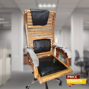 কাঠের চেয়ার